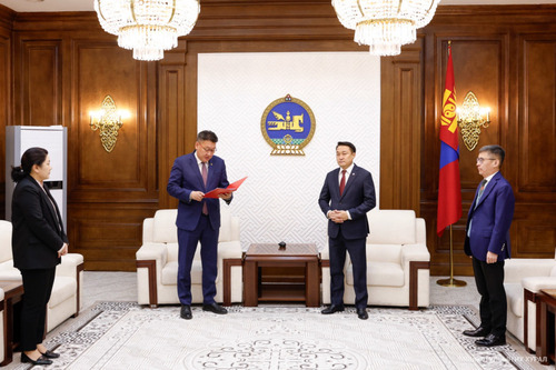 Монгол Улсын 2025 оны төсвийн тухай хуульд нэмэлт оруулах тухай хуулийн төслийг УИХ-д өргөн мэдүүллээ